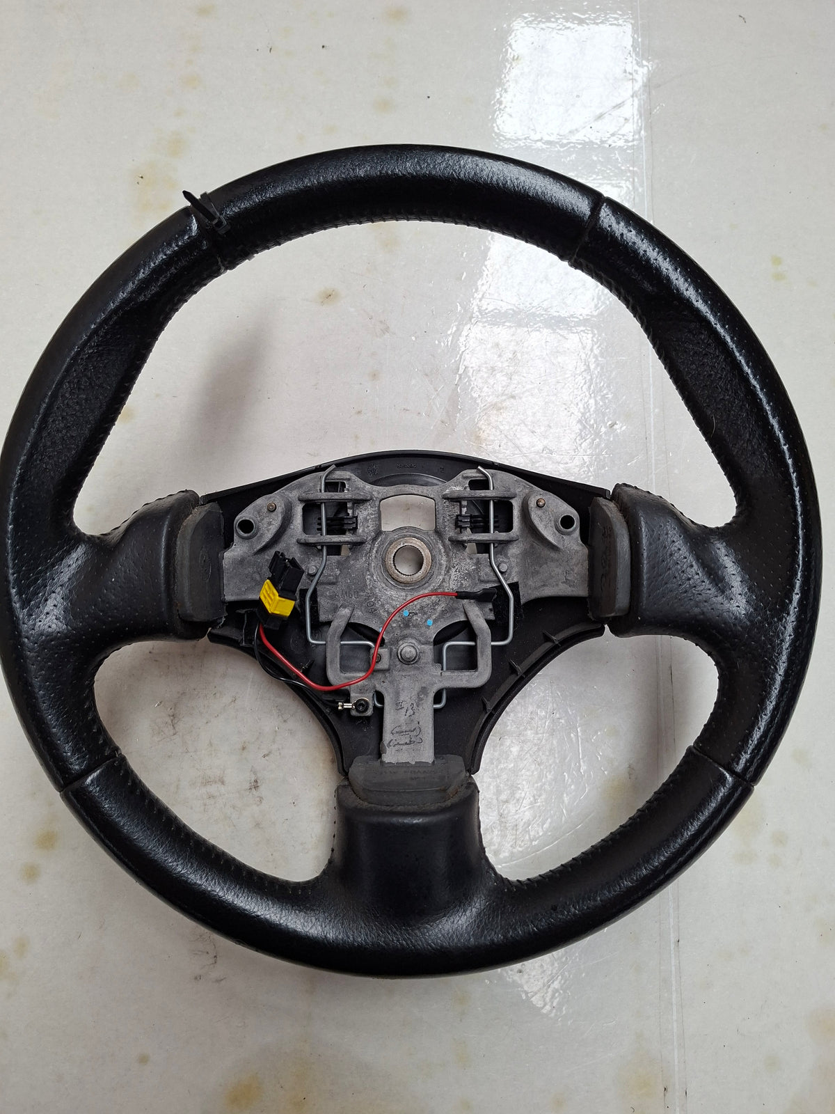 Origineel stuurwiel van een Peugeot 206 (OEM 4109 CK), bouwjaar 2004