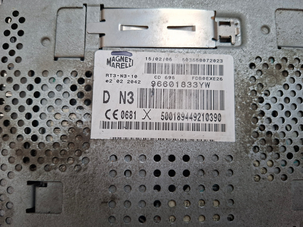 Originele radio van een Peugeot 407 (OEM 6574 78), bouwjaar 2006