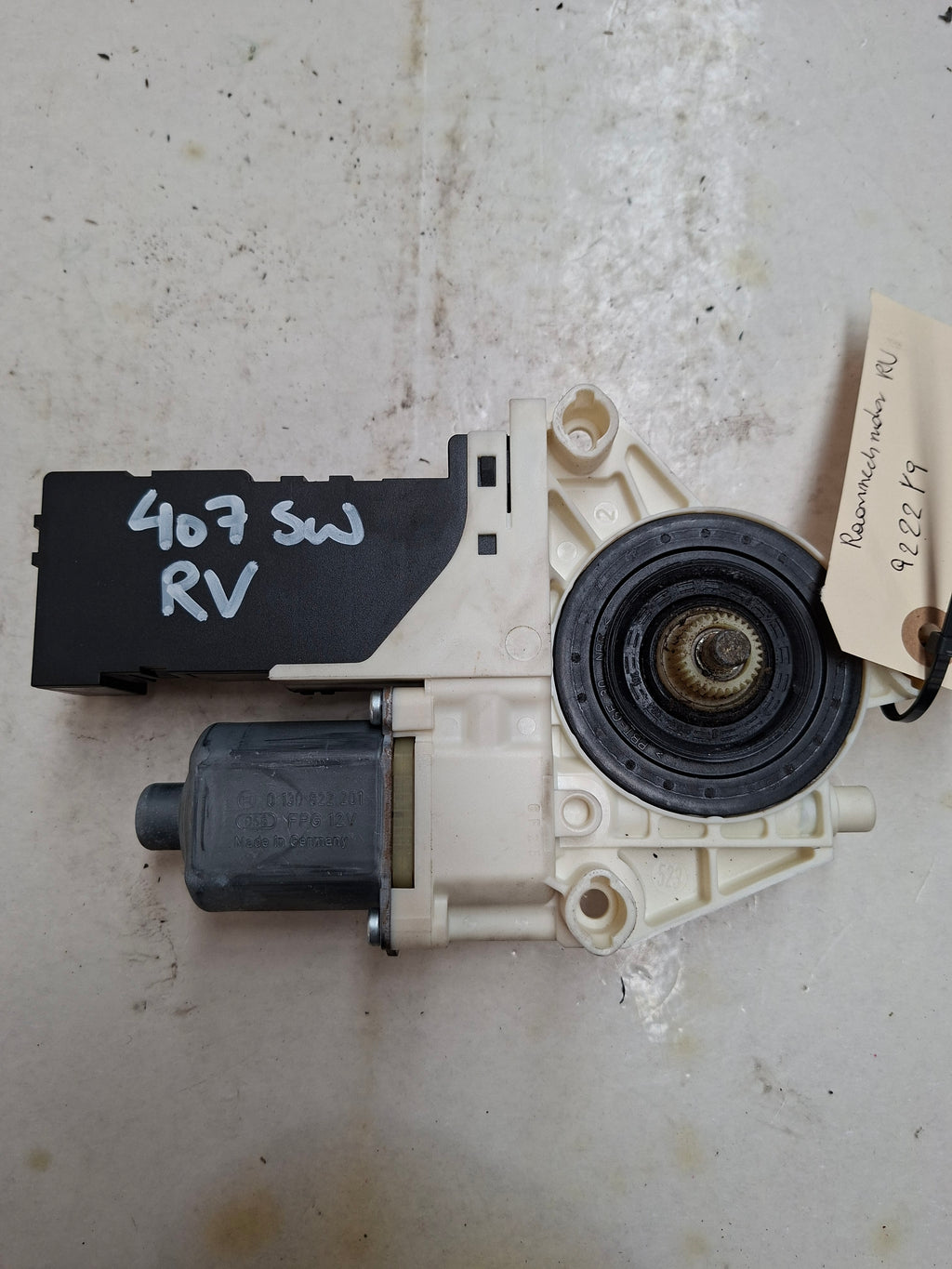 Originele raammechanismemotor rechts voor van een Peugeot 407 (OEM 9222 Y6), bouwjaar 2006