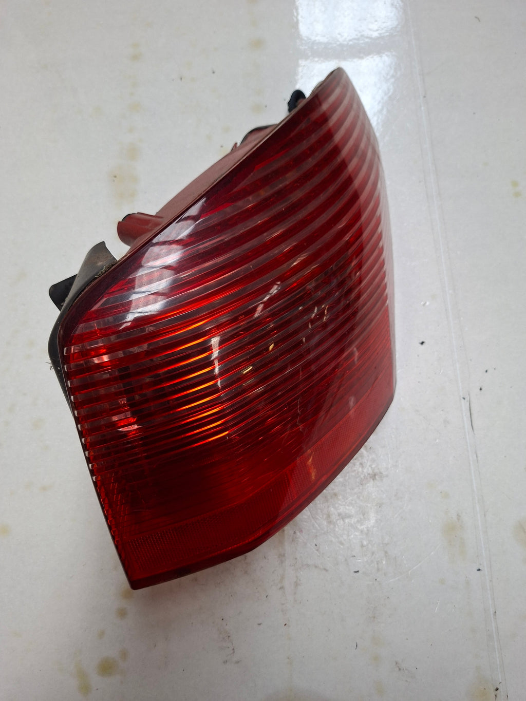 Origineel achterlicht rechts van een Peugeot 407 (OEM 6351 T3), bouwjaar 2006