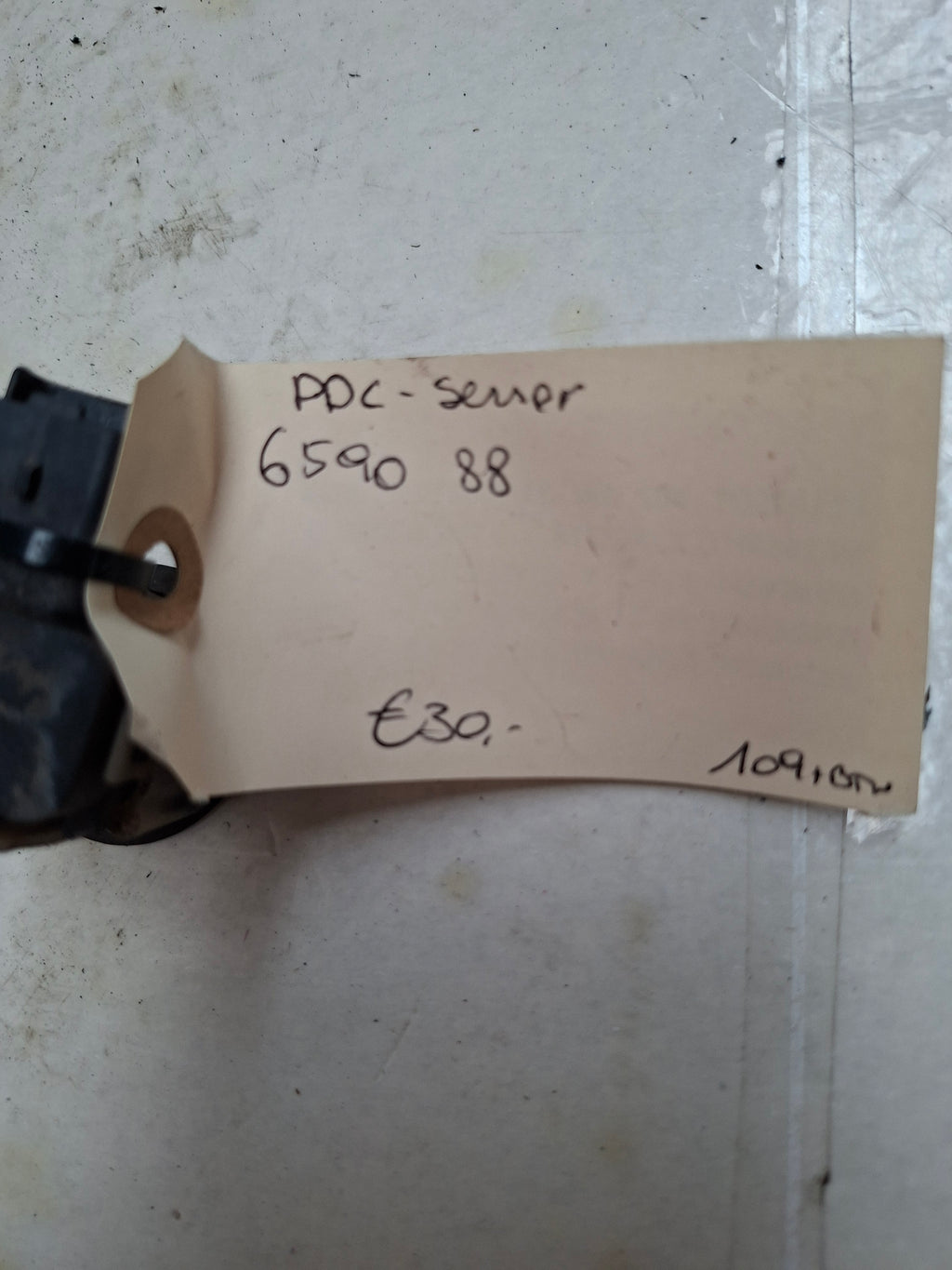 Originele parkeersensor van een Peugeot 407 (OEM 6590 88), bouwjaar 2006