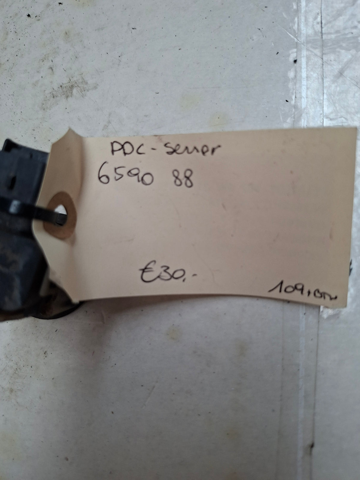 Originele parkeersensor van een Peugeot 407 (OEM 6590 88), bouwjaar 2006