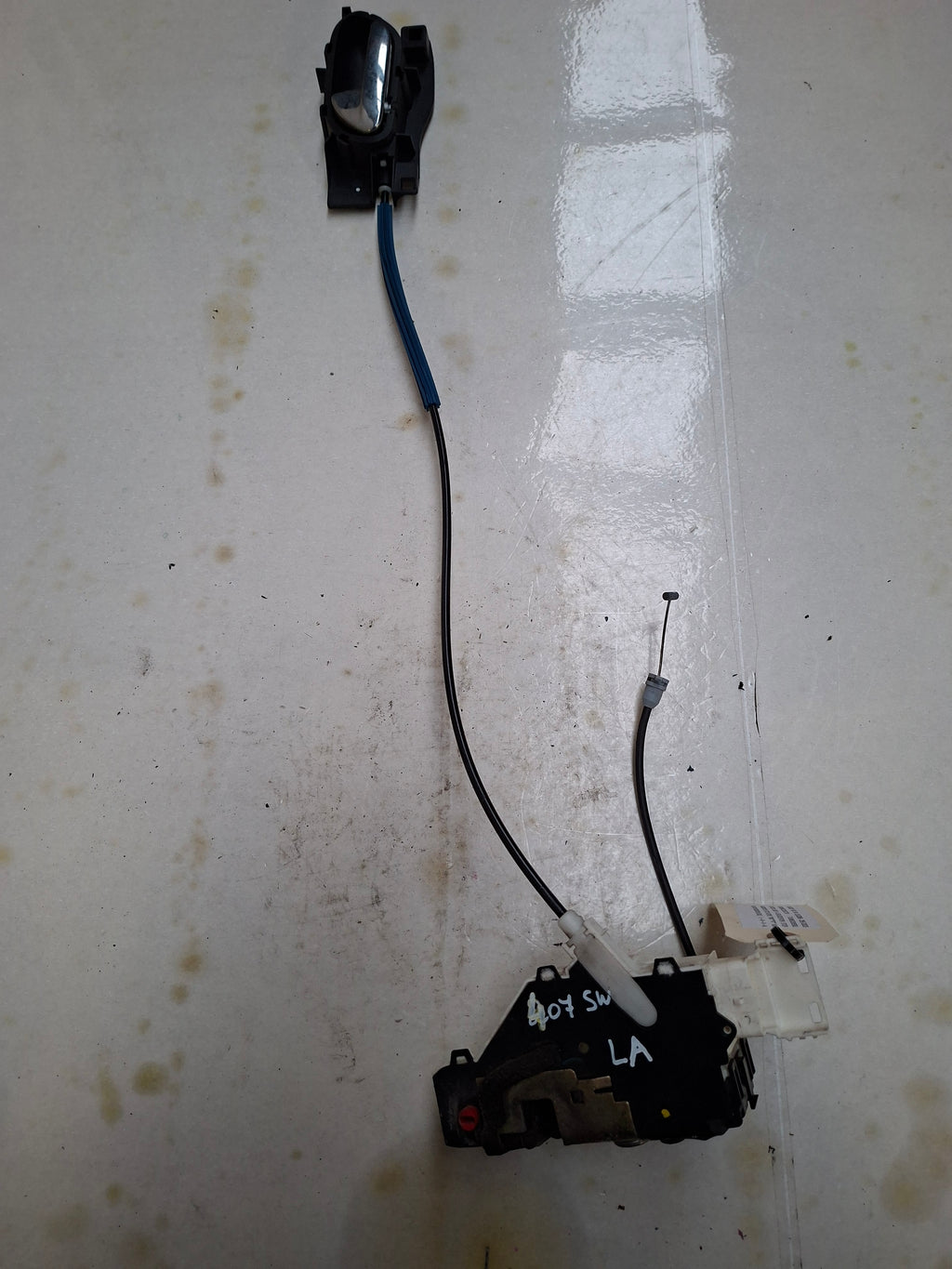Origineel deurslot links achter van een Peugeot 407 (OEM 9137 K8 / 9137 Q7), bouwjaar 2006