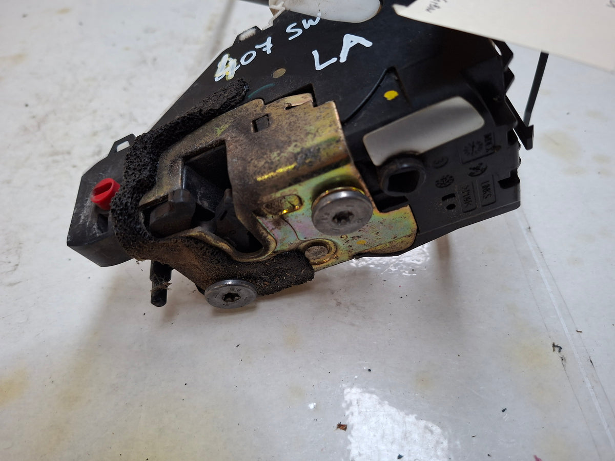 Origineel deurslot links achter van een Peugeot 407 (OEM 9137 K8 / 9137 Q7), bouwjaar 2006