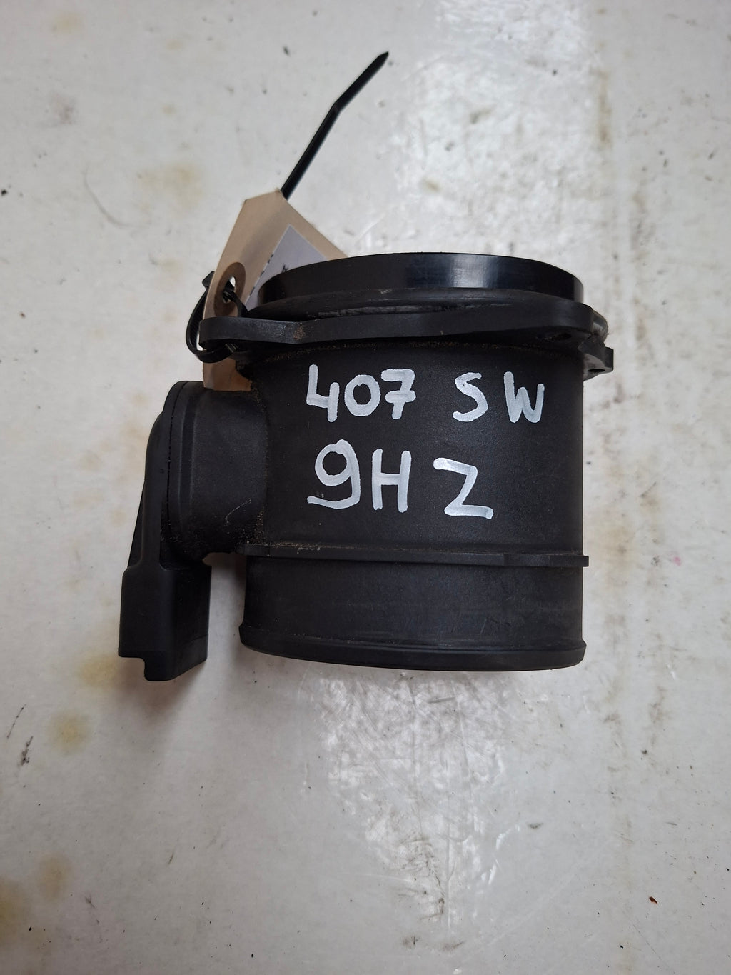 Originele luchtmassameter van een Peugeot 407 (OEM 1920 GV / 16 108 746 80), bouwjaar 2006