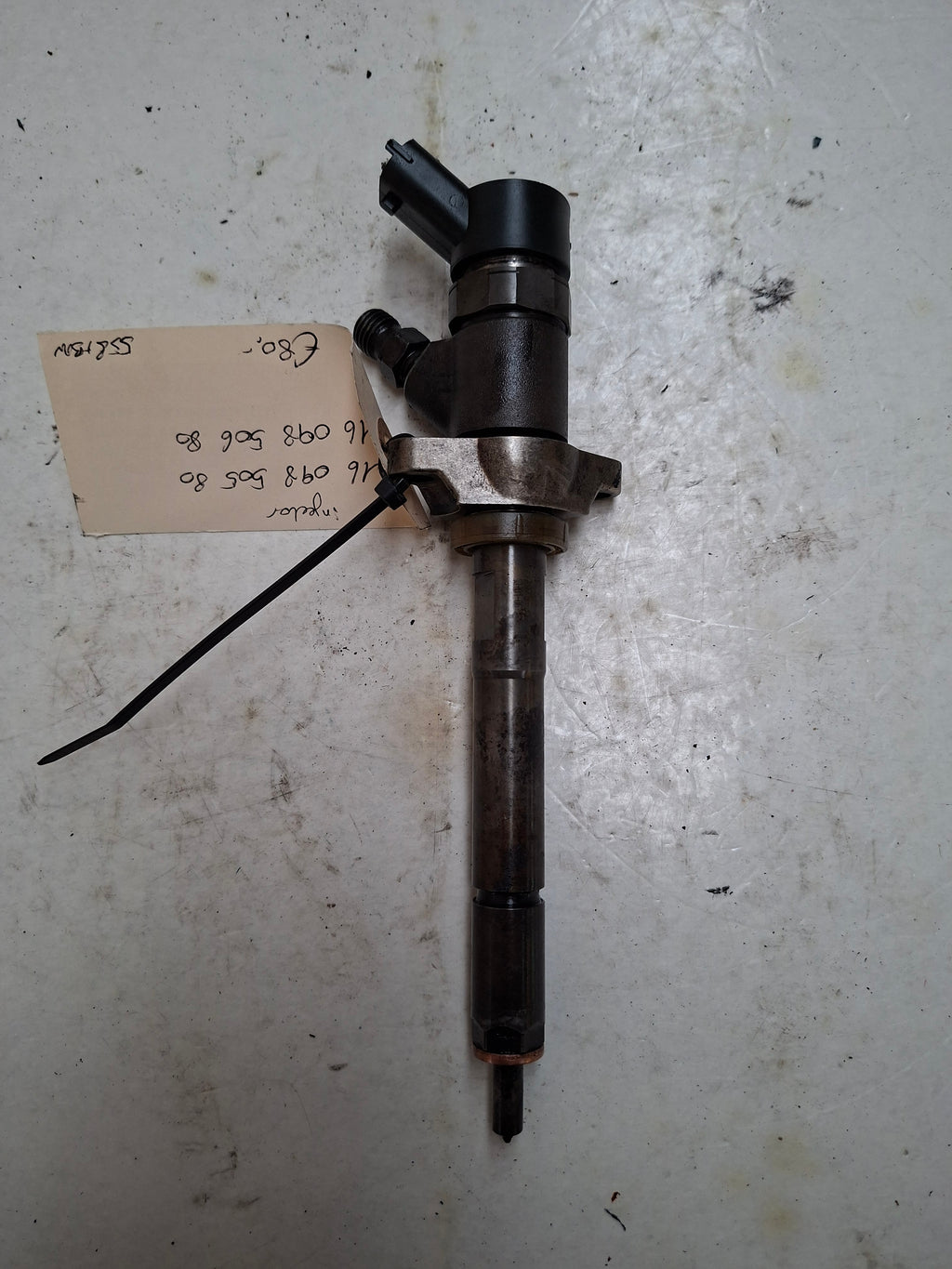 Originele injector van een Peugeot 407 (OEM 16 098 505 80 / 16 098 506 80), bouwjaar 2006