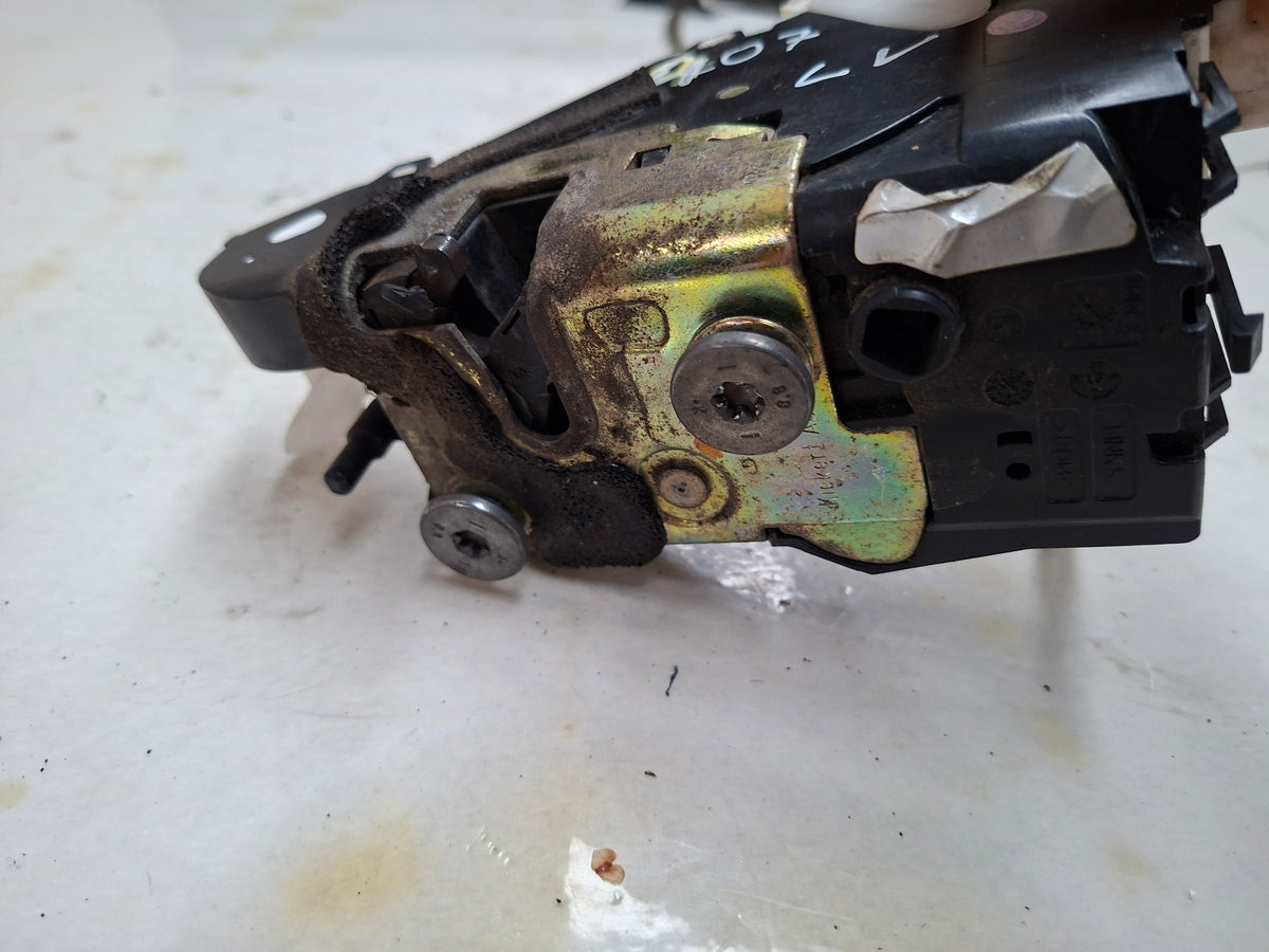 Origineel deurslot links voor van een Peugeot 407 (OEM 9135 AY / 9135 FN), bouwjaar 2006