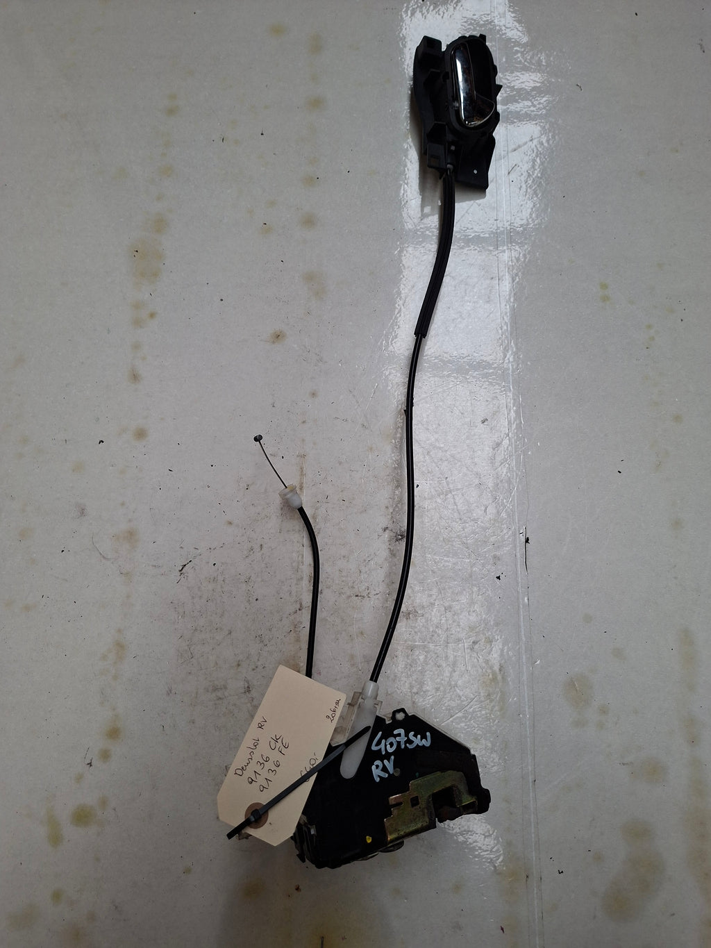 Origineel deurslot rechts voor van een Peugeot 407 (OEM 9136 CK / 9136 FE), bouwjaar 2006