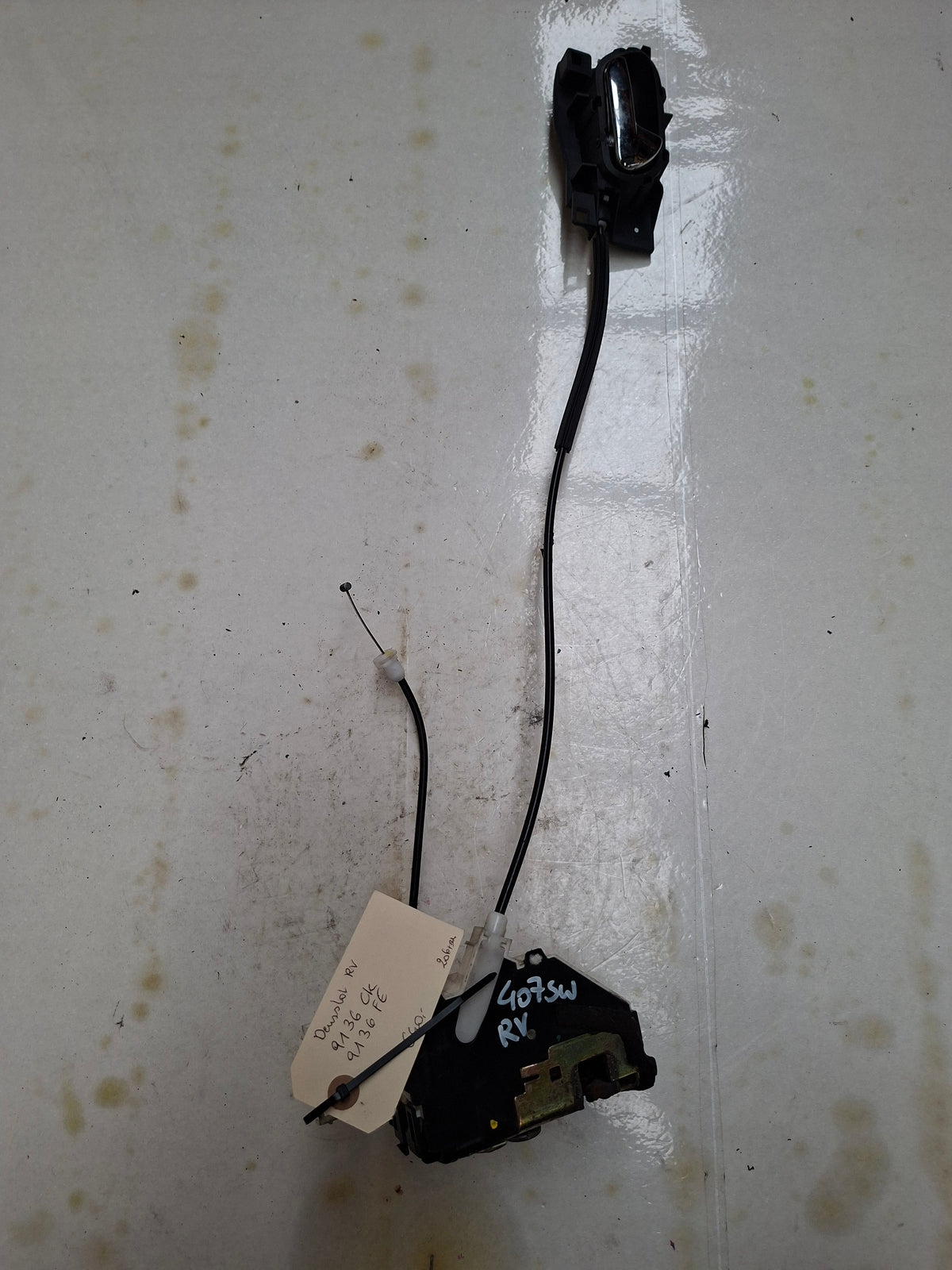 Origineel deurslot rechts voor van een Peugeot 407 (OEM 9136 CK / 9136 FE), bouwjaar 2006