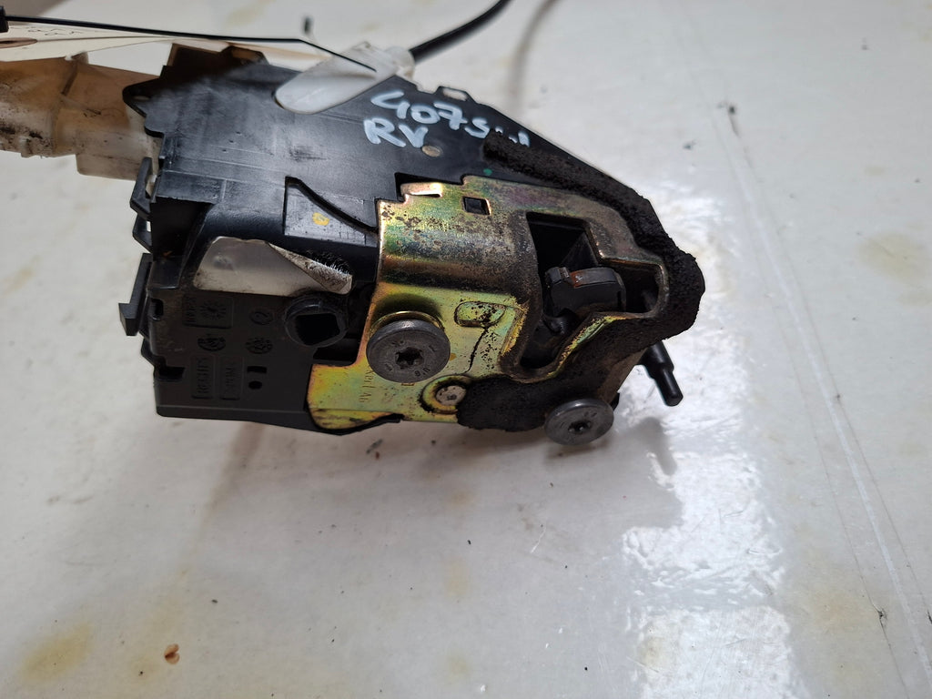 Origineel deurslot rechts voor van een Peugeot 407 (OEM 9136 CK / 9136 FE), bouwjaar 2006