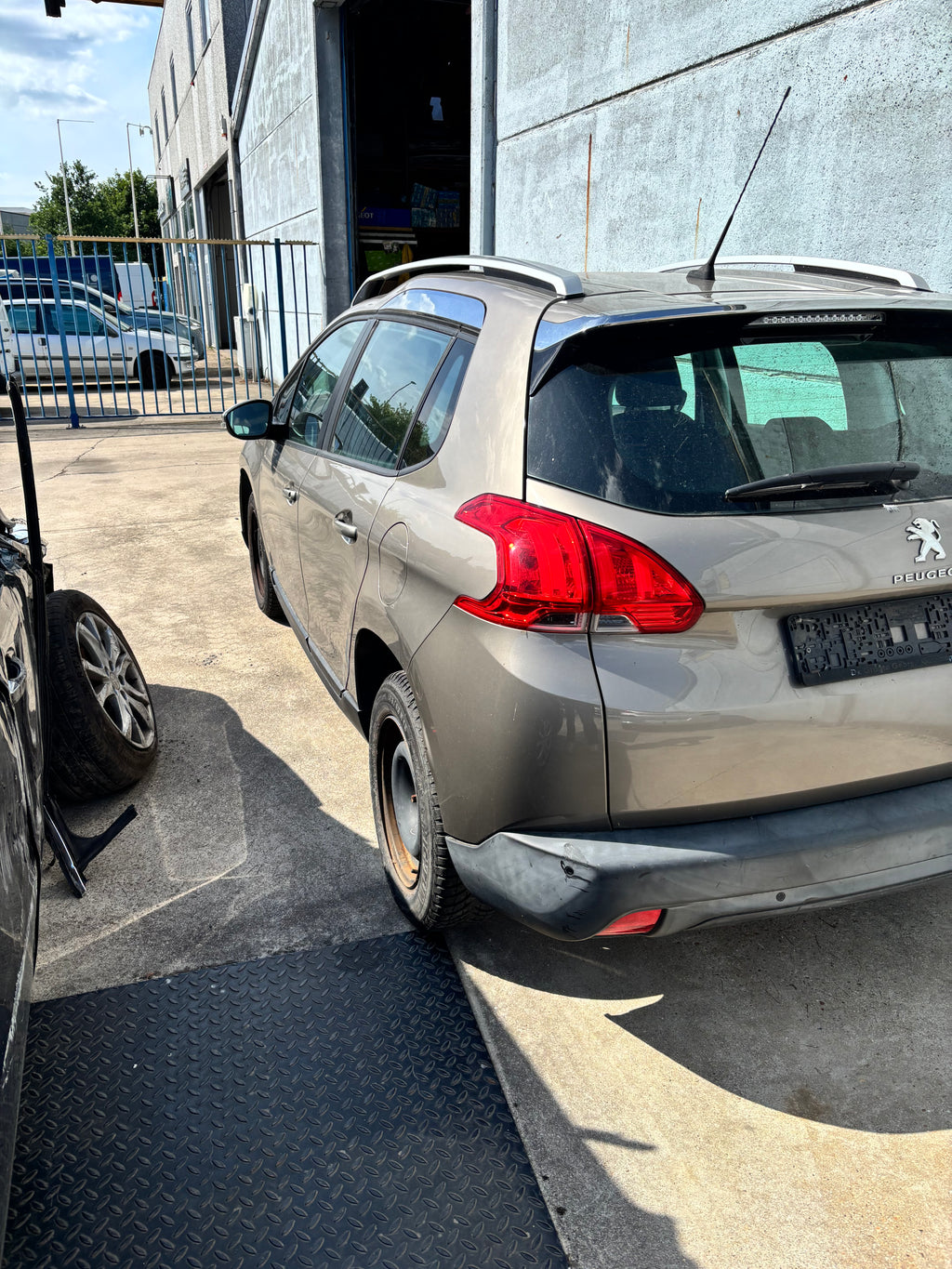 PEUGEOT 2008 A94F BRUIN