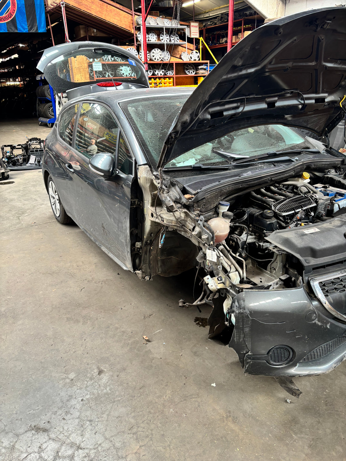 PEUGEOT 208 3D DK GRIJS