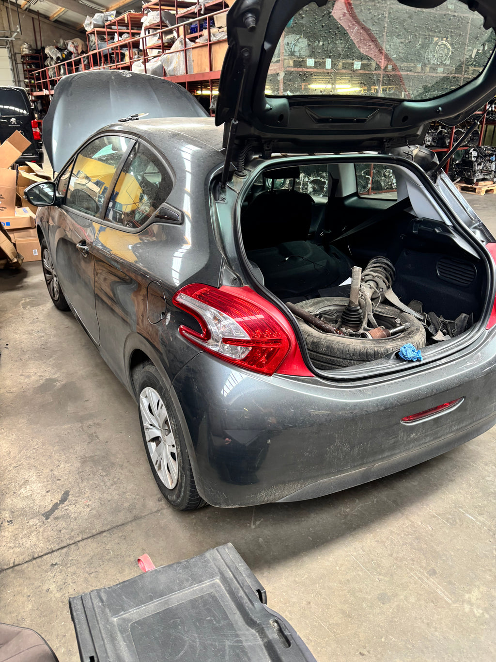 PEUGEOT 208 3D DK GRIJS