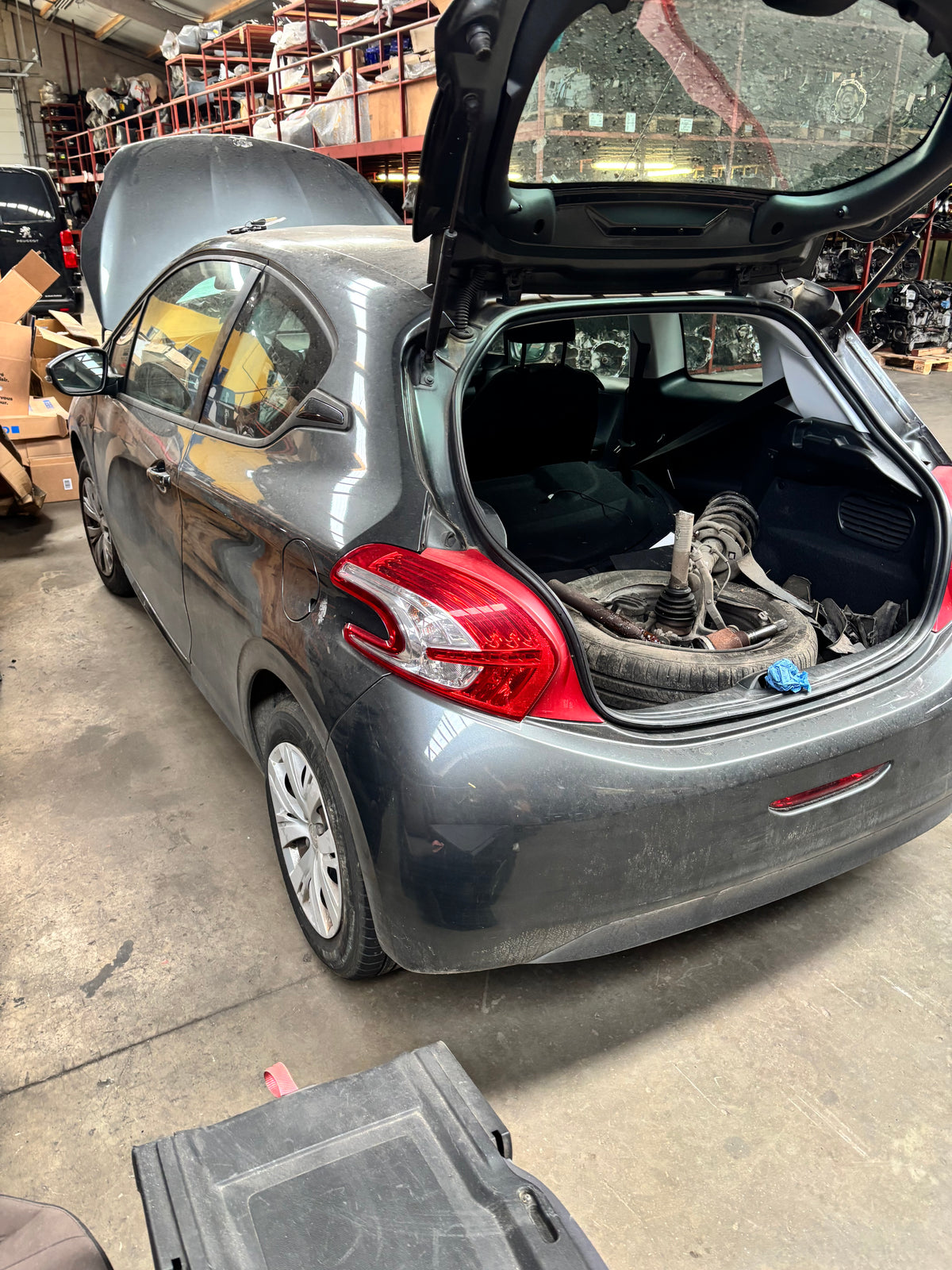 PEUGEOT 208 3D DK GRIJS